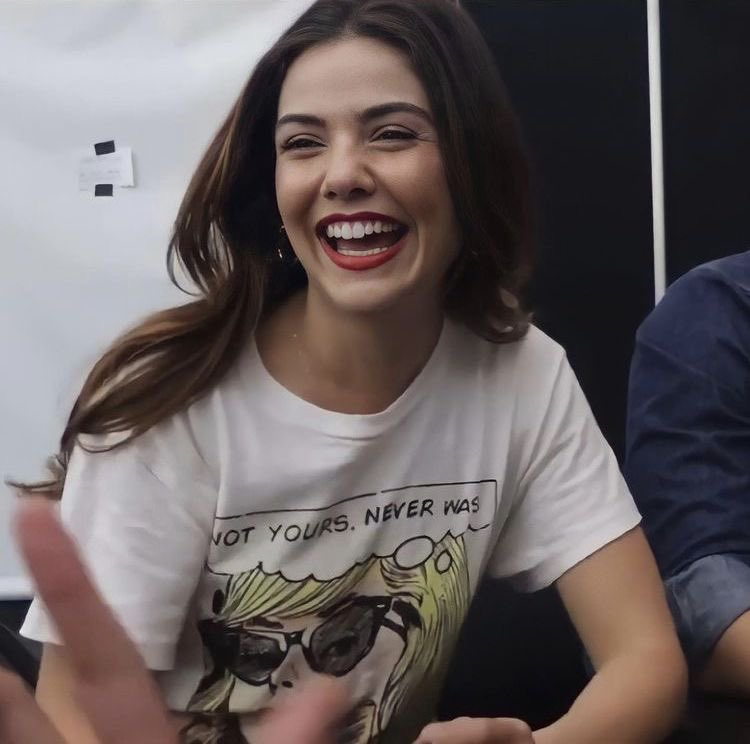 magicollapserpg's tweet photo. — Amelia Rosier, @moonzflowr

𝑷ronomes: Ela/dela 
𝑪urso: Letras
𝑰dαde: 19 anos 
𝑪αsα de 𝑯ogɯαrts: Ravenclaw
𝓐linhamento 𝓶oral: Armada de Dumbledore
𝓔xtras: Clube do Slug https://t.co/9FWfZuwrjd