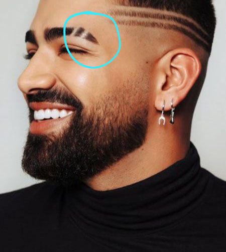 headfavour's tweet photo. So... Is this thing just fashion or is there any other unpopular meaning to it??? https://t.co/H9R0gRXL9n