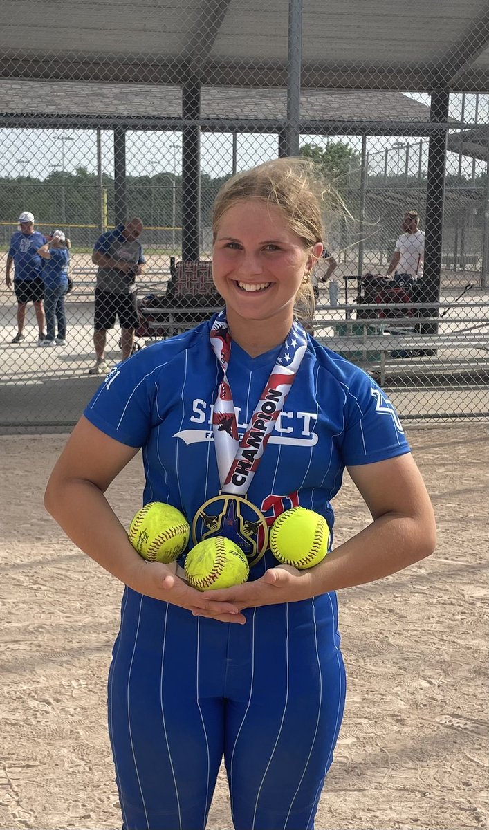 KylieEverett21's tweet photo. @TopGunEvents champs 🏆 last weekend. 7-1 with @SelectFP09 Headed to Arkansas next @PGFnetwork. My stats for the weekend 
3 HR’ 💣💣💣
.564 AVG
13 Hits
13 RBI’s
1 triple
@MidwestPremierS @Topsiswear @ejonesrockchalk @SoftbalAmerica @usaspresident @USASoftballREC @ScoutSoftball @Mammoth_Recruit @RecruitMatador @MrCoachTbratt @KatieRepole @KateMalveaux @FSU_CoachWilson @ExtraInningSB @PrepSoftball @CSAPrepStar @SoftballDown @GopherSoftball @KaylaLombardo11 @sethx917 @GoShockersSB @CoachJordanFAU