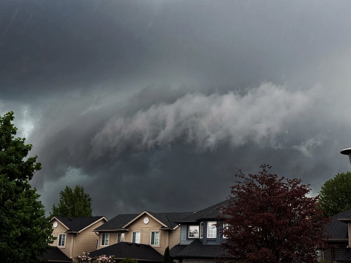 StormTrackMurph's tweet photo. @WxOntario1 North London May 19th 6pm https://t.co/aNcYkU6Pqx