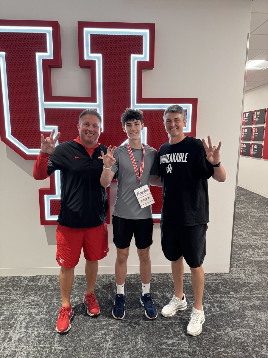 graysonraines8's tweet photo. Thank you @CoachShawnBell and @Bell_Brian_ for a great visit and conversation this morning.  The @UHCougarFB coaching staff and facilities are 🔥!  I look forward to coming back for a game. @Coach_Nagle @Rjsneed2 @CoachHenryStone @j_wayne3 @7MichaelBishop @CoachDre38 @waedmondson https://t.co/2miEWa02RC