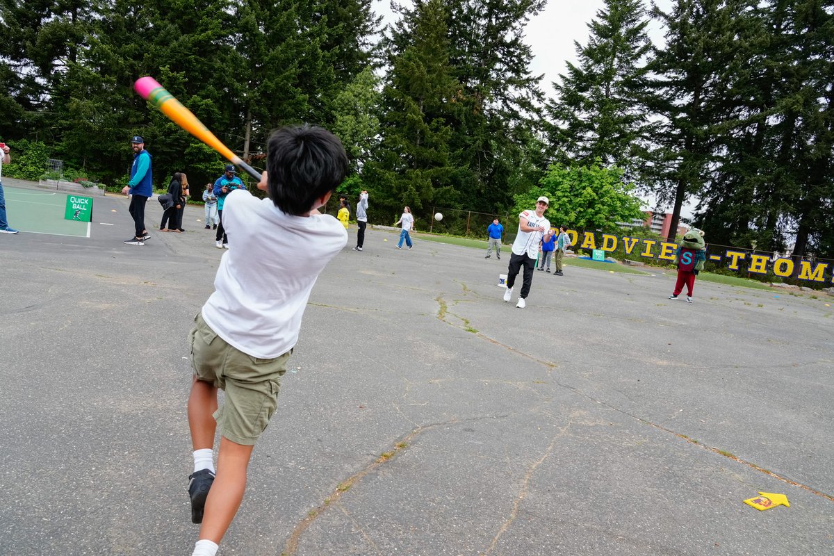 Mariners's tweet photo. Another successful Recess Takeover 🙌 
 
Today, we visited a pair of local elementary schools to put a spotlight on active play, learning & connection. Thanks to @Microsoft, each school will receive a $10K grant to support physical activity resources, playground equipment & other needs!