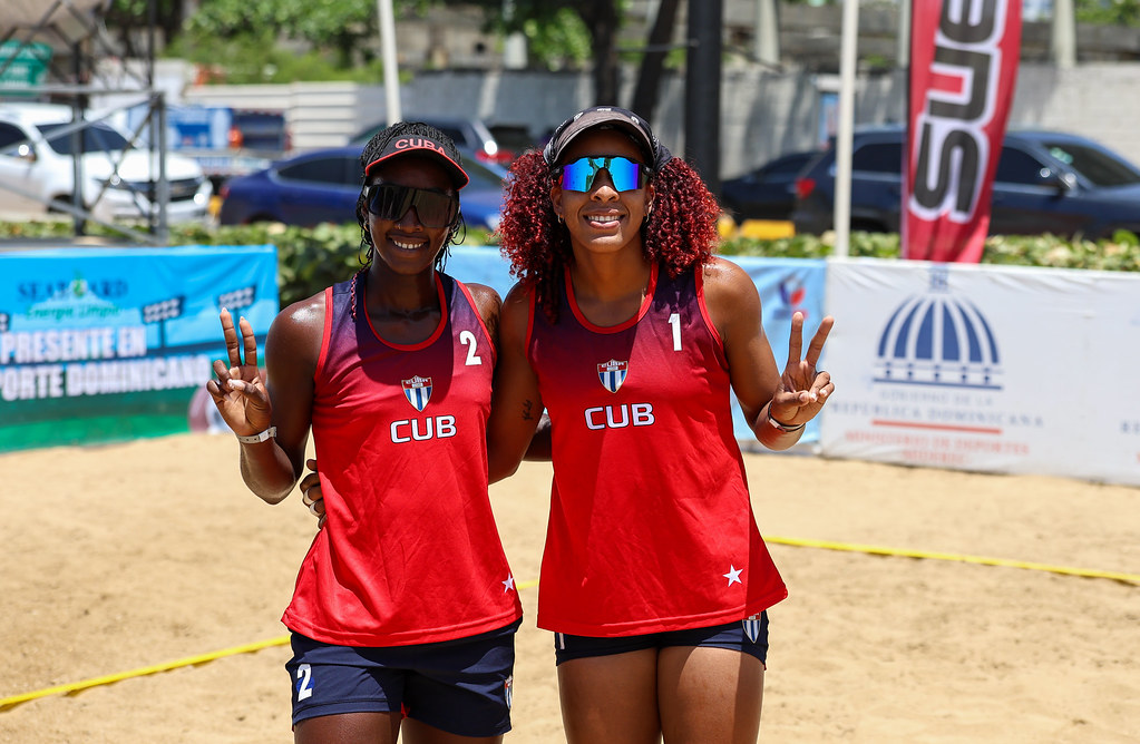 CMKC_Deportes's tweet photo. 🇨🇺🏐| Los dúos playeros cubanos de Damián Gómez y Eblis Veranes y Kailin Garrido y Maykelin Drik afinan condiciones con la mira en la parada del Tour de Norte, Centroamerica y el Caribe (Norceca), previsto para México el próximo fin de semana.

•
•

#SantiagoDeCuba @LaCmkc https://t.co/gmI7oPkwrf