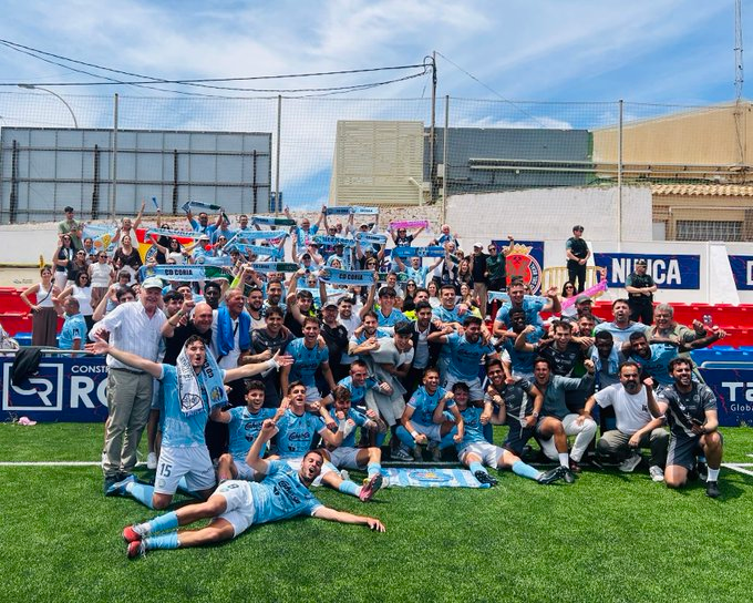 GradaBpro's tweet photo. Un sueño para toda Coria.

El @CDCORIA está a dos pasos de hacer historia y ser equipo de 1RFEF.

No es fácil el reto, pero ilusión llevan para regalar. https://t.co/cEfwEl8oQb