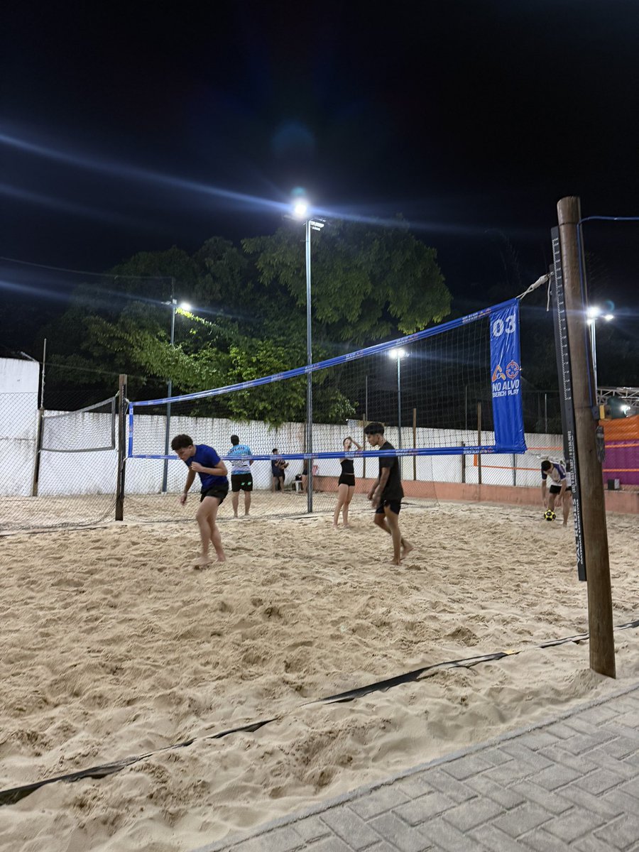 wangtesfayegirl's tweet photo. eu sendo a pior do futvolei pra sempre https://t.co/gFnBXLbSm9