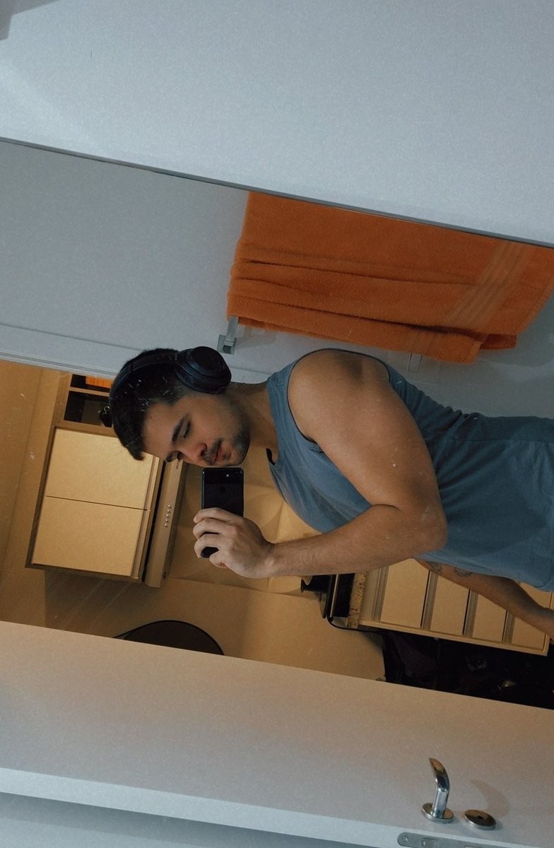 putspv's tweet photo. Tenho q voltar a treinar faz umas duas semanas q n piso na academia 😅 https://t.co/ABYpxTE3GQ