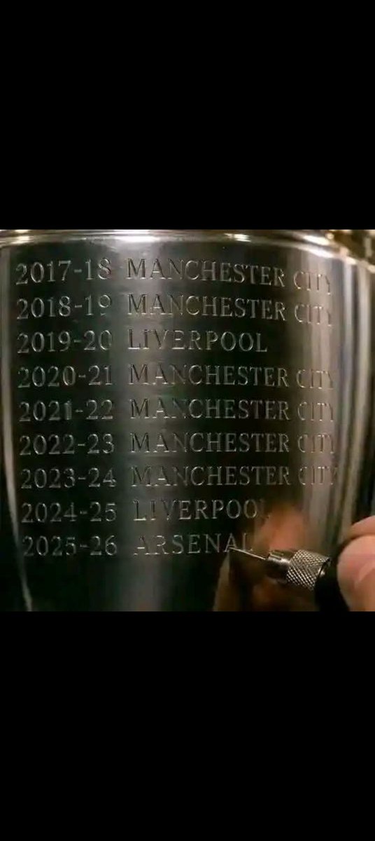 Brytecm's tweet photo. #COYG Champions of England!! I'm glad to see us lift it again after seeing the invincibles do it with Les Prof two decades ago. Bravo!!! https://t.co/i57HzBsWCU