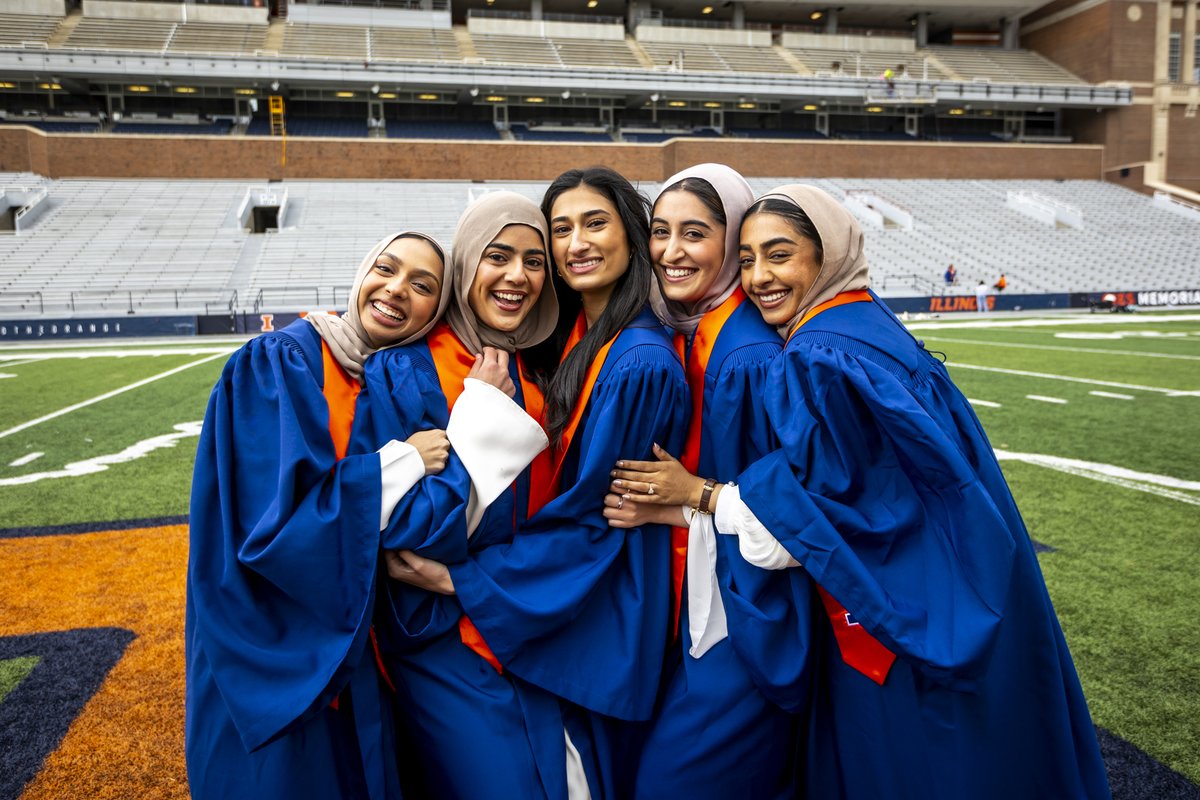 UofIllinois's tweet photo. College is really just a story about finding your people. 🧡 https://t.co/ha04bs5WJe