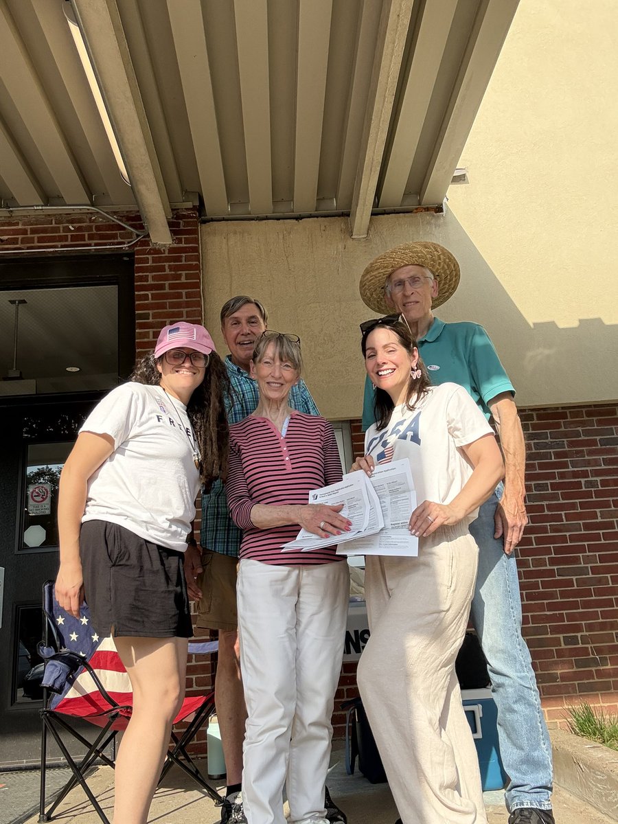 Alix4EVA's tweet photo. Started the day at 8am in Falls Township.

Ended the day in Lower Makefield Township.

I always say "never let your opponent see you sweat", but today that was a bit of a challenge 😂🔥

Pennsylvania, you have one more hour left to VOTE!

+1 ⚪️🔜🔴
+2 🔴 MiB

@EarlyVoteAction 
@ScottPresler 
@Eduke15
