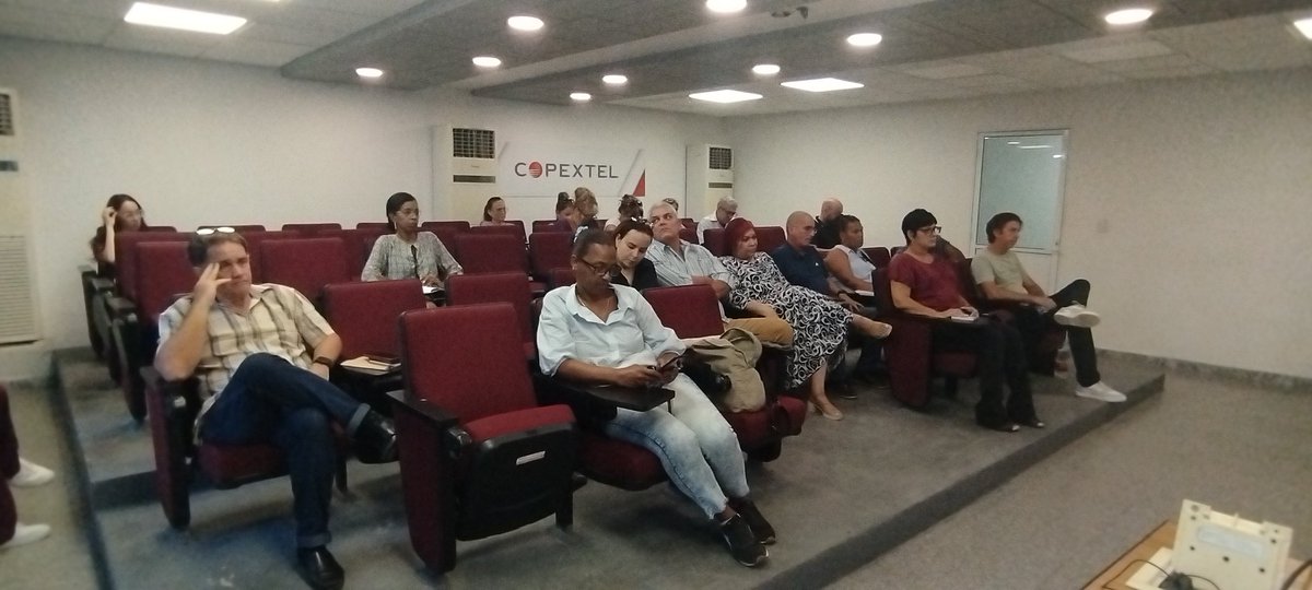 CCopextel's tweet photo. En un pequeño espacio hoy #Copextel rindió homenaje al apostol en el aniversario de su caída en combate. https://t.co/ebFKn76211