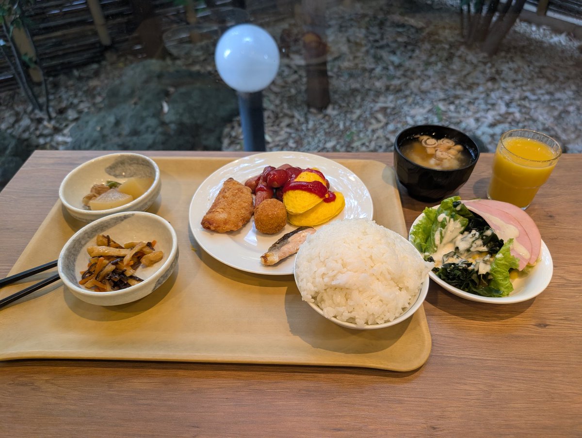 u03's tweet photo. ご機嫌な朝飯だけどカレーが無かった。残念 https://t.co/ImwwyXUH8e
