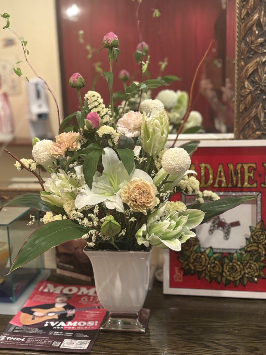 midoflower_mido's tweet photo. イタリアンのマンサクさんに
芍薬のツボミも入れて

お問い合わせは、プロフィールのリンクまたはDMからどうぞ💌

#フラワーアレンジメント
#お花
#フラワー https://t.co/izFnO6HgAm