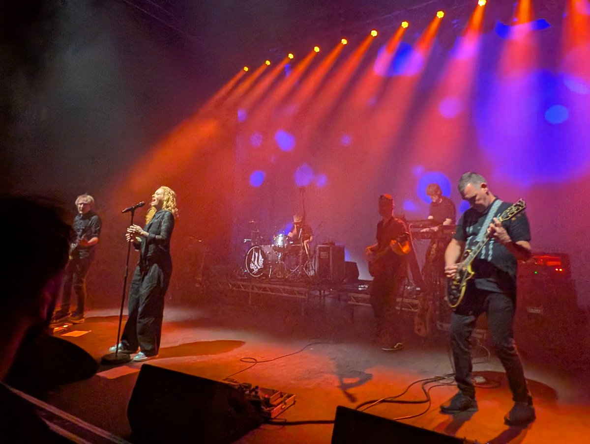 threetimesafool's tweet photo. What a pleasure it was to see The Gathering reunited with @AnnekeAnnique to celebrate the 30th anniversary of their legendary album Mandylion. https://t.co/XhS1iKfpbl