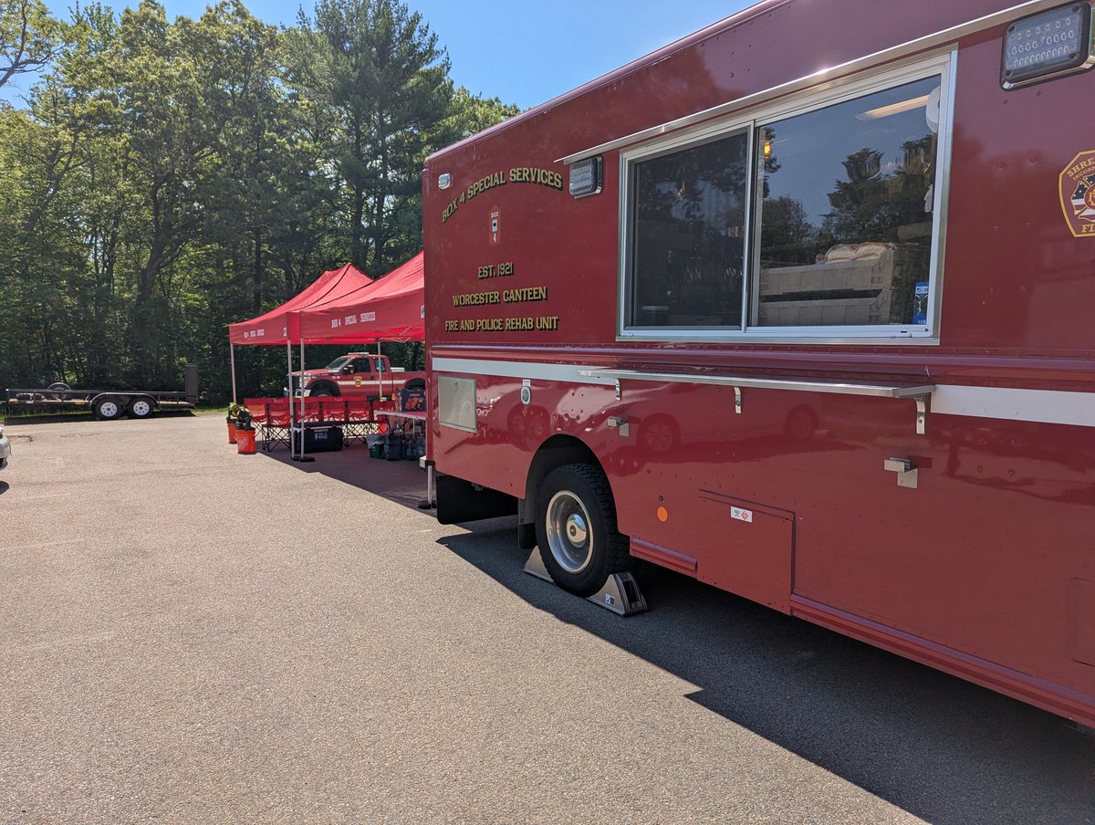 Box4Associates's tweet photo. Box 4 was out today supporting District 14's Tech and Dive rescue teams down in Milford. Aside from large quantities of cold fluids, also on the menu was burgers, hot dogs, and our ever popular Squincher Freeze pops. Thank you D14 for the opportunity!

#anytimeanywhere https://t.co/wDNRE7qNGJ