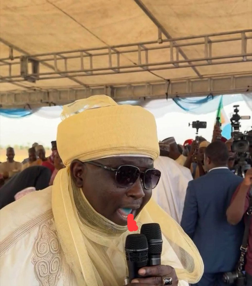 danbabaZA's tweet photo. @Arewa_Source Why is his tongue blue? https://t.co/34tzHeQNHl