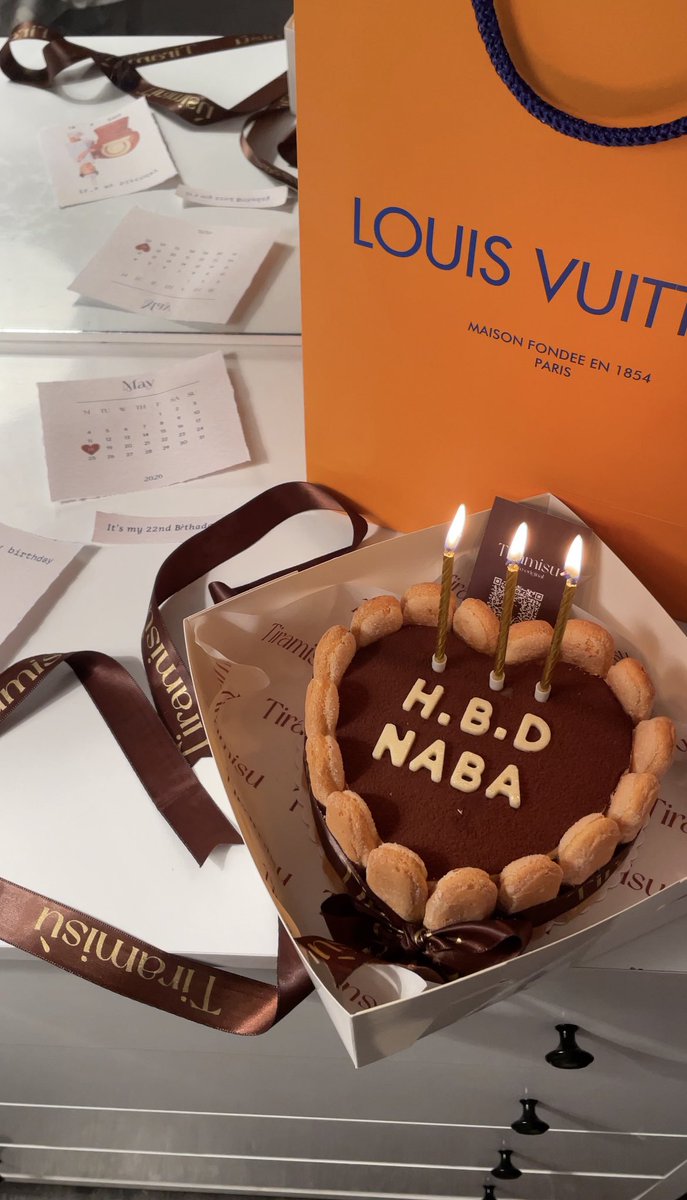 ladynaba's tweet photo. It's my birthday https://t.co/MflYBSGrv2