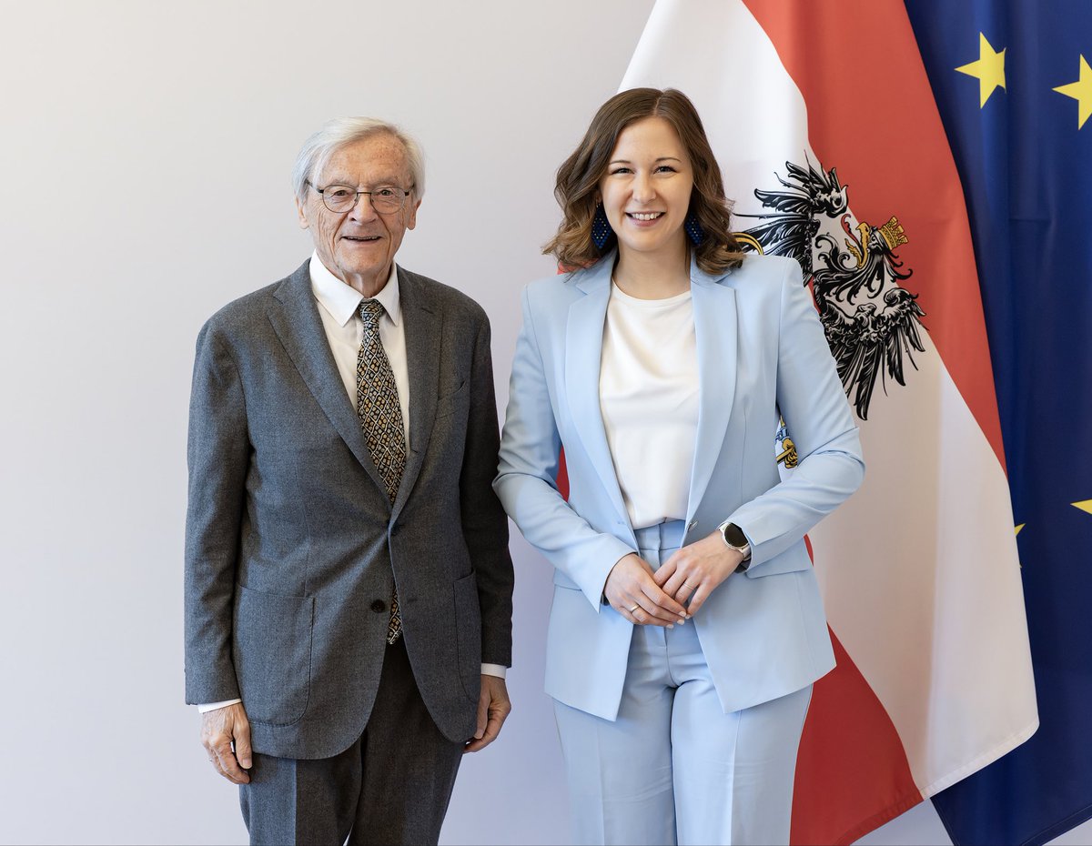 Claudia Bauer tweet media