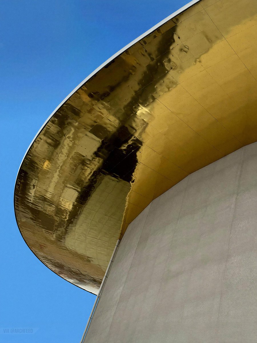 Archfeed_'s tweet photo. “Hole in the sky”

Shining Hat Expo Hall, designed by Toyo Ito for Expo 2025 Osaka, is imagined as a celestial opening carved into the built form.

©️📷Peter Greenberg - @architecture_in_a_blink 
📍#Yumeshima, #Osaka, Japan🇯🇵 https://t.co/UFVIMEBuWZ
