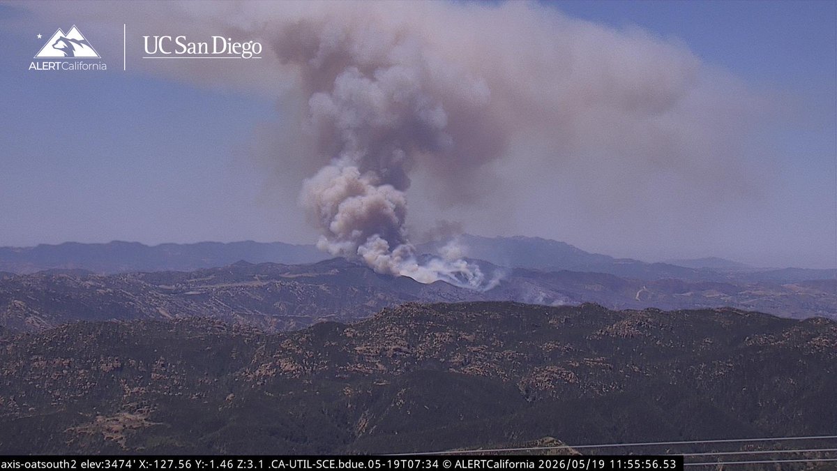 CAWildfiretrack's tweet photo. The #SandyFire was not a one hit wonder. 

Activity has picked up and the fire is moving SW at the moment. https://t.co/SMpCYNadlX