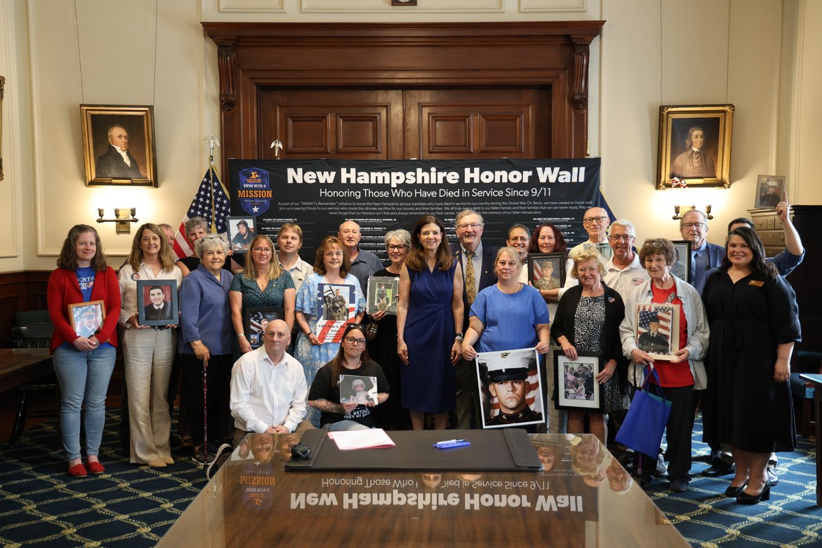 KellyAyotte's tweet photo. It was an honor to have Gold Star Families join me today as I signed a law expanding our Gold Star License Plate Program to include Gold Star Fathers and other immediate family in addition to Gold Star Mothers.

We will never forget their loved ones' service and sacrifice. https://t.co/RHDyKDGFnE