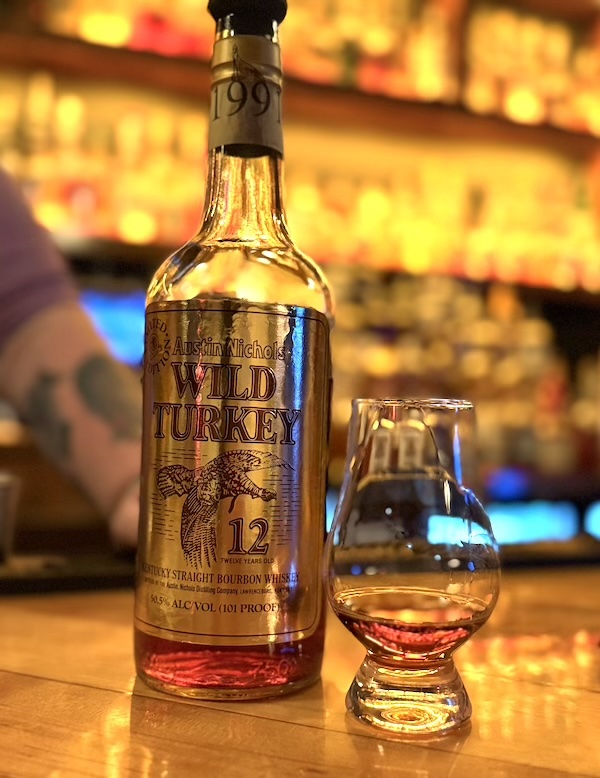 stomfischer's tweet photo. Rare Bourbon News: Wild Turkey launches Austin Nichols Archives Gold Foil Edition Bourbon — a 16-year, 120-proof bourbon inspired by vintage 12-year “Cheesy Gold Foil” bottles from the 1980s and 1990s. Full story on 
https://t.co/wPv6jyKRuv #bourbon #rare #louisville #kentucky https://t.co/I3xXxFLxmK