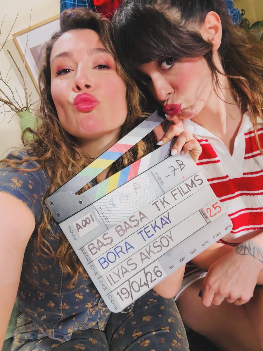 selinliklifc's tweet photo. Baş Başa setinden Selin Şekerci ve Özgün Bayraktar ✨️ 

#SelinŞekerci #Başbaşa https://t.co/LGCfjv3Wp6