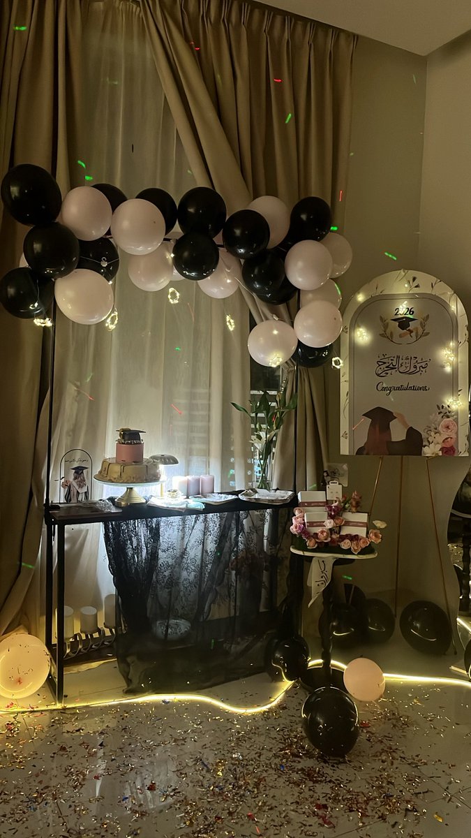amswt8's tweet photo. يوم مليء بالفرحة 🎓🥹💕💕 اعشق اهلي🤍🤍🤍 https://t.co/TDe5JRPuvJ