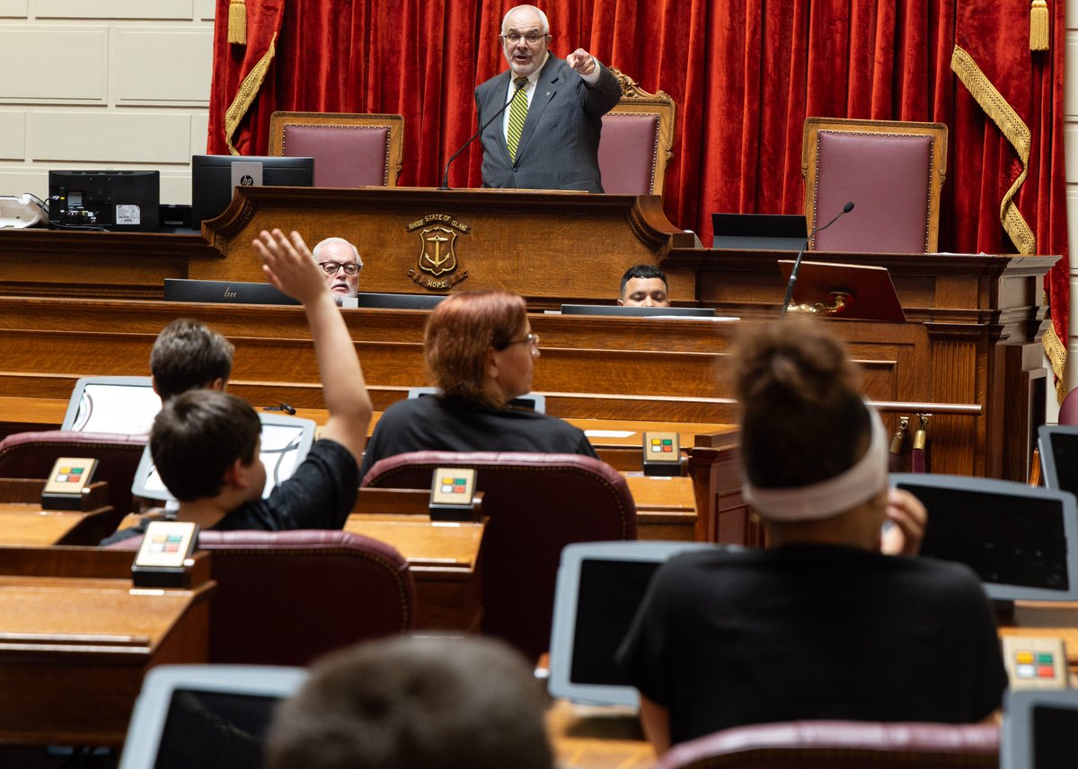 RIHouseofReps's tweet photo. Earlier today, @FasciaRep42 hosted a group of students from Thornton Elementary School at the State House. Rep. Fascia led a mock legislative session for the students, where they debated several bills. https://t.co/pheAKB62yc