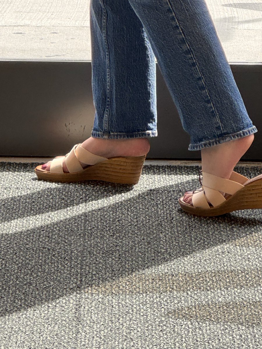 wanakawaa's tweet photo. Nice feet Serena #capped #candid #feet #consensual https://t.co/tvyooDMDXg