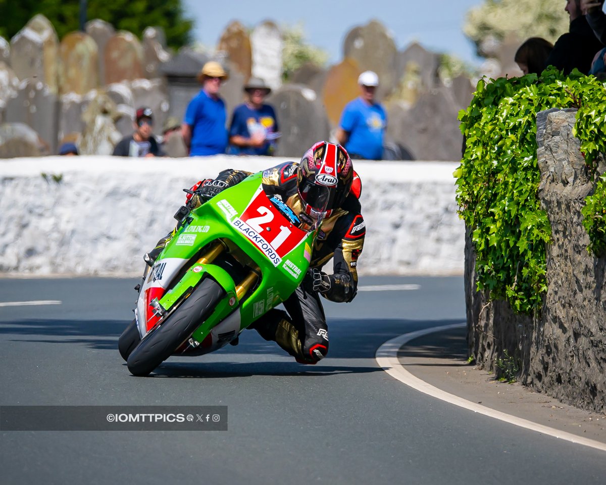iomttpics's tweet photo. Looking forward to a bit of Pre-TT Classic action at the weekend, if I get the weeding done in the garden in time ๐ #classicracing #prettclassic #classicmotorcycle https://t.co/BX2oso3Spg