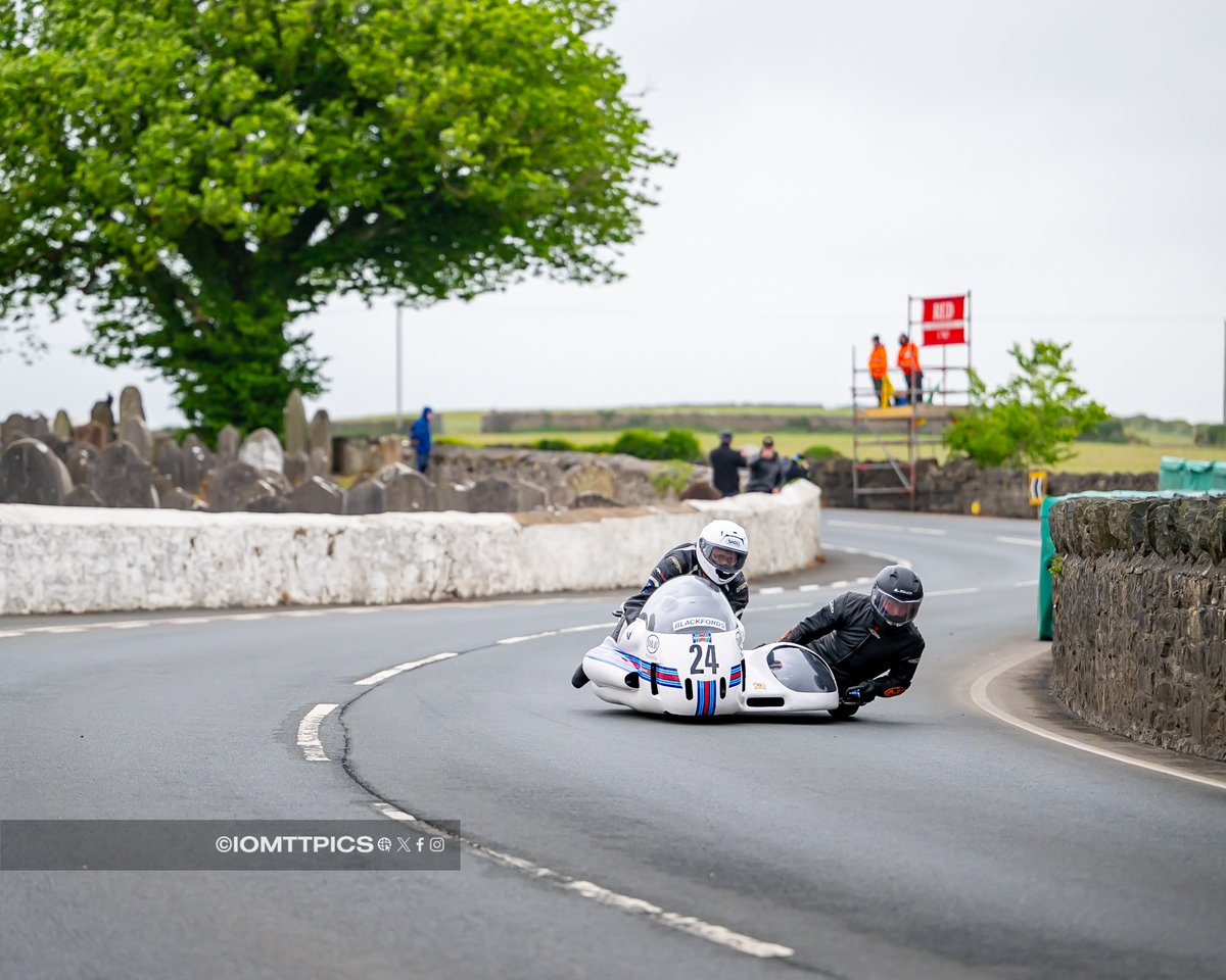 iomttpics's tweet photo. Looking forward to a bit of Pre-TT Classic action at the weekend, if I get the weeding done in the garden in time ๐ #classicracing #prettclassic #classicmotorcycle https://t.co/BX2oso3Spg