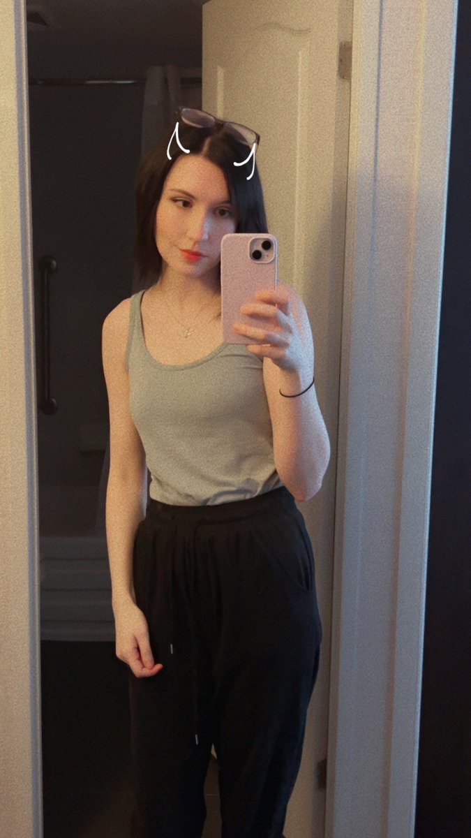 ari ☾ tweet media