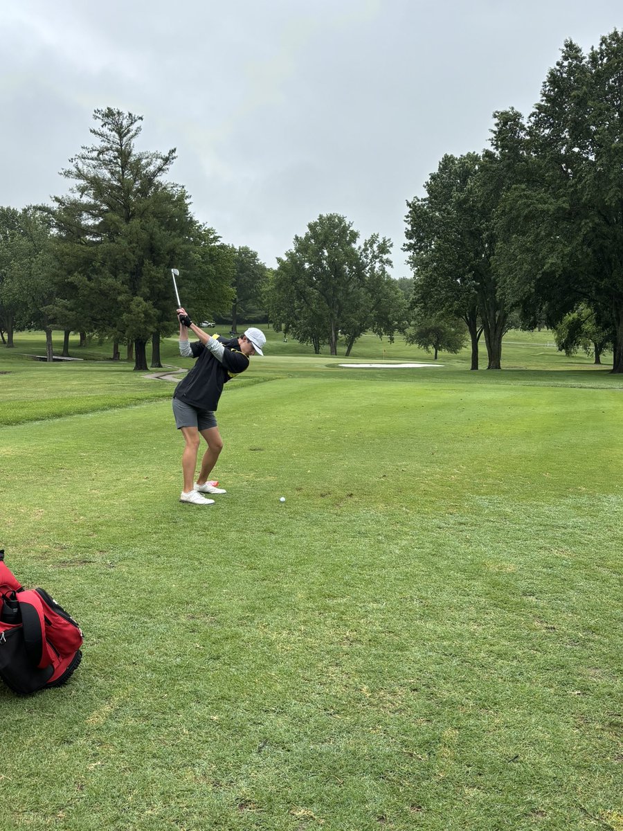 BorgiaGolf's tweet photo. We are off and swimming, I mean golfing in Sedalia. A little wet but we get to play golf today! https://t.co/LOchjj1nJV