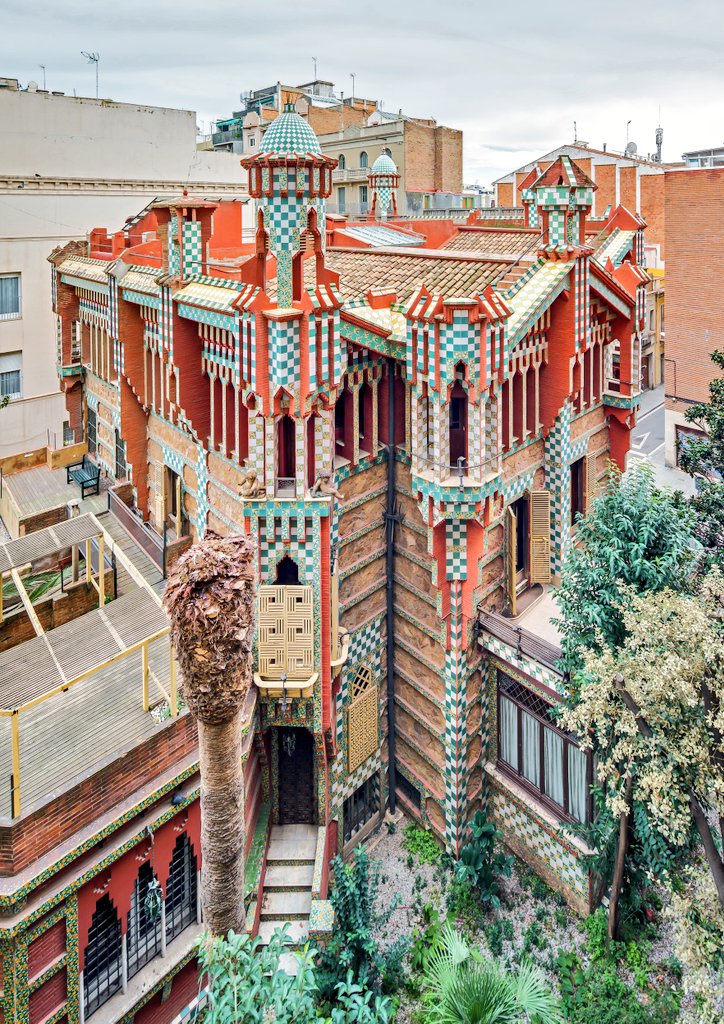 NouveauDeco's tweet photo. The Casa Vicens is a modernist building in Barcelona by famous architect Antoni Gaudí. It is considered his first major project. Gaudí drew up the initial plans between 1878 and 1880. It was built between 1883 and 1885. The third pic is from 1910.

Photos: Pol Viladoms https://t.co/001srL8zk3