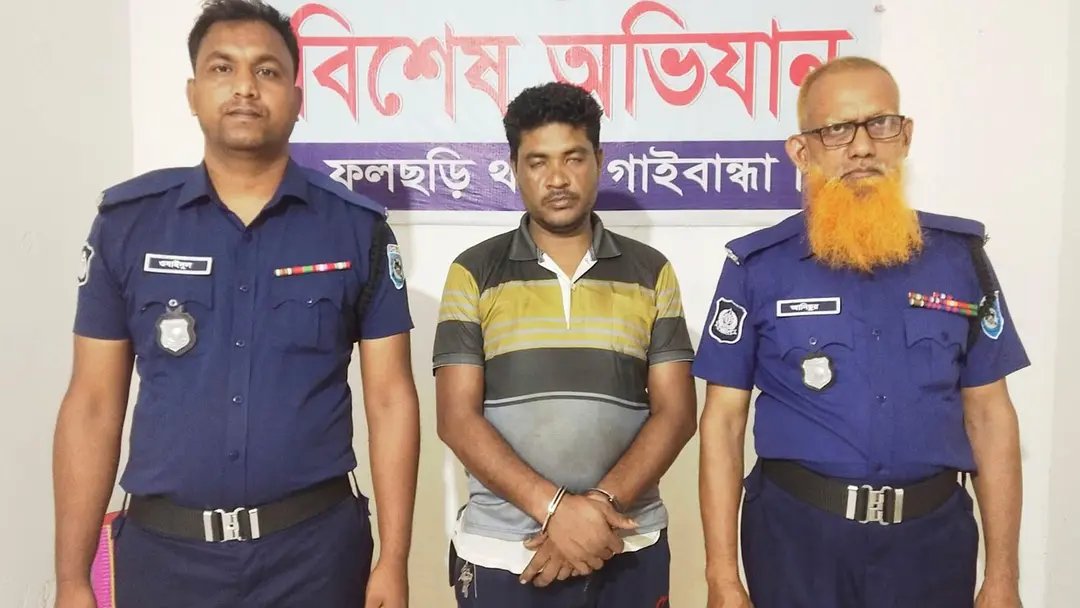 bd_public's tweet photo. ইয়াবা বিক্রির সময় গাইবান্ধা ফুলছড়ি উপজেলার উড়িয়া ইউনিয়নের ৪ নম্বর ওয়ার্ড বিএনপির সাধারণ সম্পাদক ফিরোজ কবির আটক।

#BNP #Bangladesh #Gaibandha https://t.co/SHsiZCPaXS