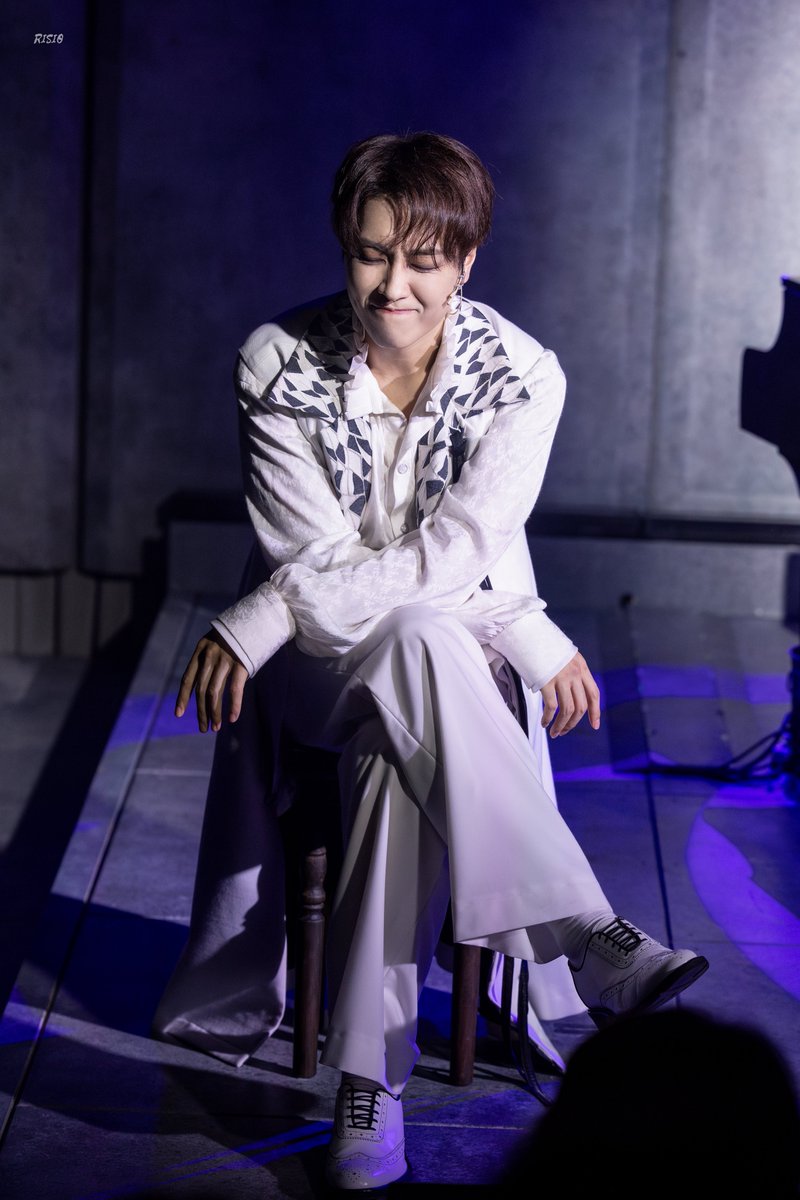 RISIO_pic's tweet photo. 250920 밤
뮤지컬 스트라빈스키
스페셜 커튼콜 - 도돌이표

슘 | #황민수 배우님 https://t.co/2Mzav5fYD9