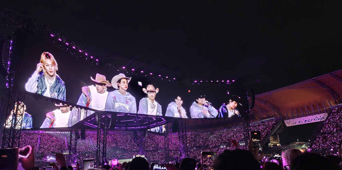 Sanchez_Michhh's tweet photo. Nmmn se me olvidó escribir aquí que fui a ver a los BTS JAJAAAJAJAJAJAJAJAJAJA, aquí nomás vengo a pasar mis depresiones https://t.co/LBsxrXE2hl
