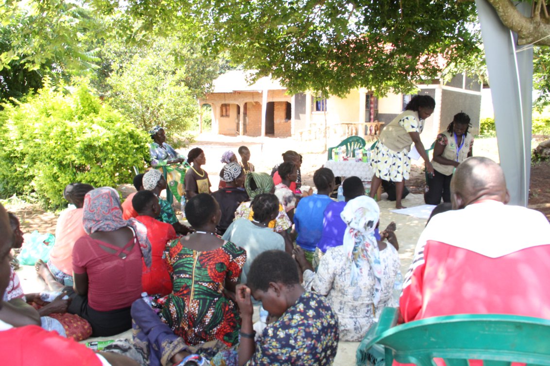 CEFTRAWESTNILE's tweet photo. One of our women groups under Sustainable urban integration of displacement Affected Communities (SUIDAC -PROJECT) Developing their constitution to guide their Operations and registration Processes
  This project is funded by European Union , Managed by Cities and Host by UNOPS. https://t.co/zw3f8AVTjs