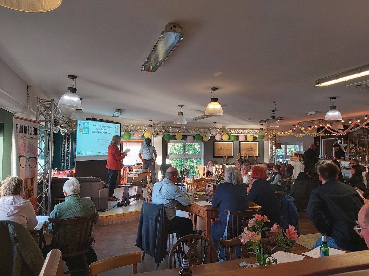 KentSciComm's tweet photo. Talk #2 at @pintofscience 2nd evening hosted by @Medway_Pharmacy in Chatham, England. 'Silent Night: Why your snore is more than just noise' by Uchechukwu Ani, focused on issue of obstructive sleep apnoea (OSA). #pint26 https://t.co/I6EI0ltJsx