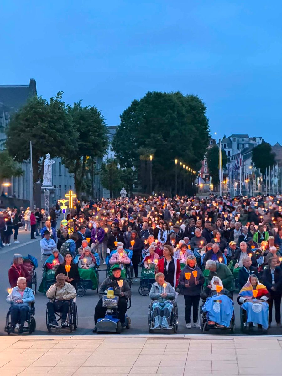 DiecSiedlce's tweet photo. Lourdes ❤️

Modlitwa, zawierzenie i kolejny etap pielgrzymki przedstawicieli Żywego Różańca z #DiecezjaSiedlecka w drodze do Lyonu - miasta bł. Pauliny Jaricot. https://t.co/uDjCiHw5zg