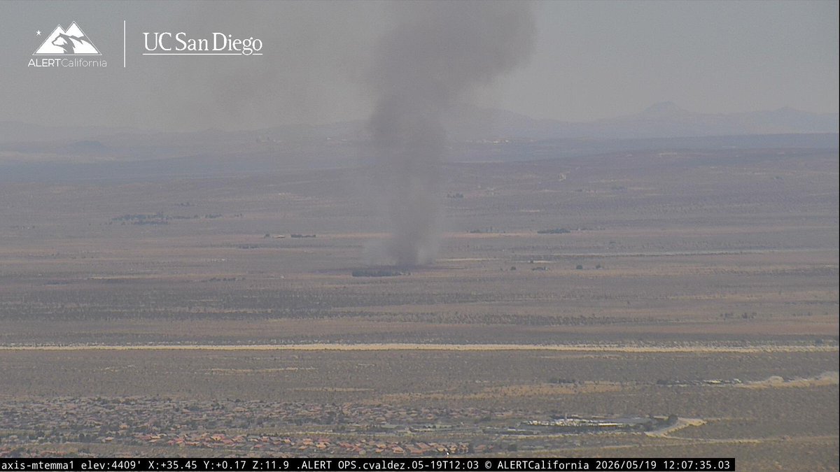 ImIntoFires's tweet photo. East Lancaster Ca:904B(110 St East & E Avenue K)Brush fire reported smoke showing on cams.E135 upgrading this to a grass b response,CHP on scene https://t.co/5FmPptd1tQ