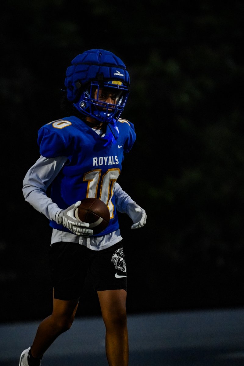 SwaySchand's tweet photo. Taking advantage of every rep.
@Royals__FB
@KaymotionMedia
#tfa #thefirstacademy #tfaroyals #wr1 #wrhitlist https://t.co/K2rnQntxTE