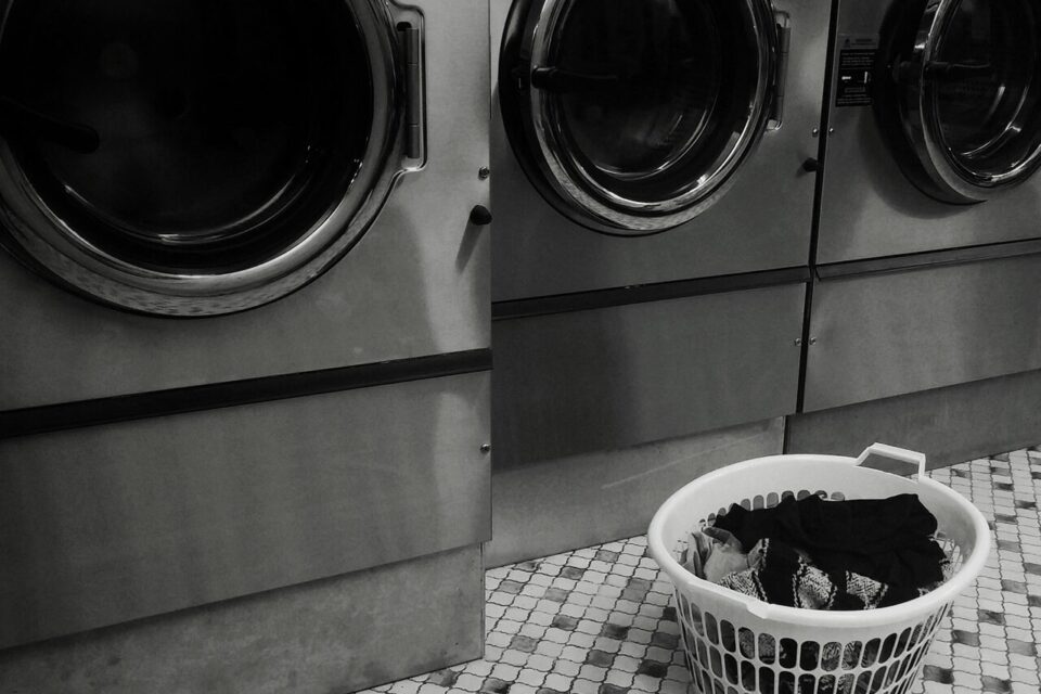 FloFlo74930570's tweet photo. Bonjour grâce aux dons, au soutien de @PSG_inside et @2SDFPSG j'ai pu faire une lessive et nettoyer mon linge. Mais niveau nourriture et logement c'est toujours compliqué avec le travail. Je finis régulièrement à 21h... https://t.co/UM5cSNmLkx