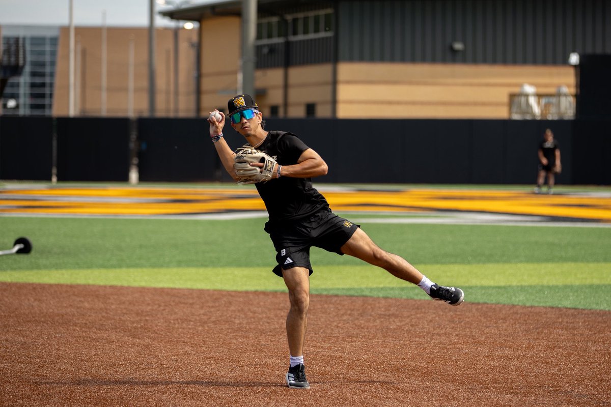 KSUOwlsBaseball's tweet photo. Final reps before play begins. ⏳

#BeDifferent | #HootyHoo https://t.co/7LPFUexROp