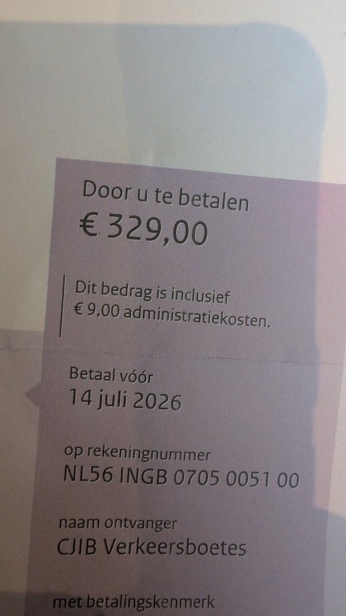 AndreKnulst's tweet photo. Perongeluk door rood gereden.
Wat een bedrag 😱 https://t.co/A0xYvtm5HN