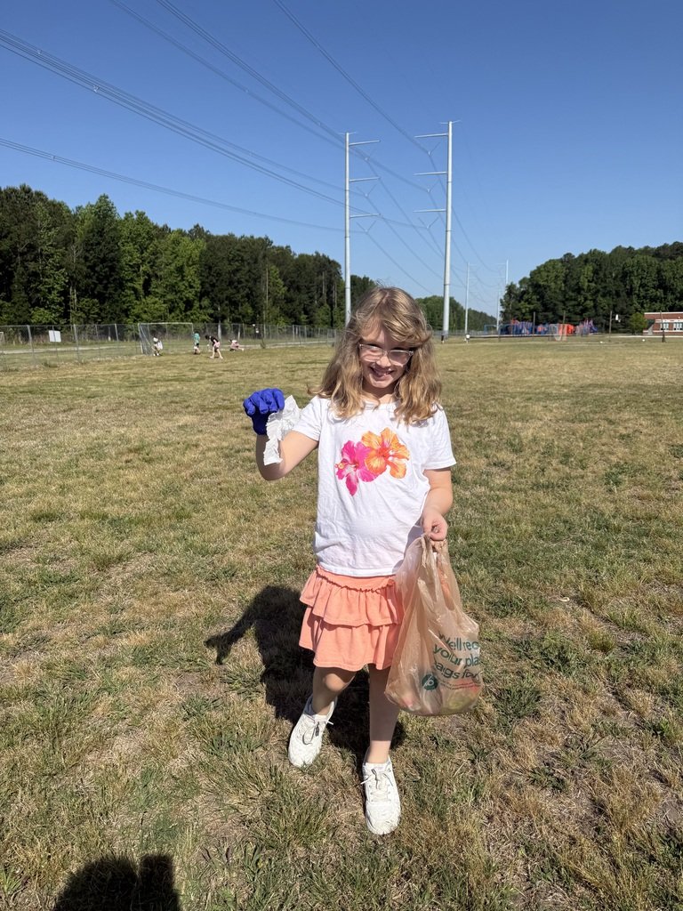 GFE_Gators's tweet photo. One of Mrs. Charlton’s students had the idea to start a trash pickup club for the class. The students who wanted to help walked around the school with gloves and bags to pick up trash. They were able to clean up the school and help keep it clean! https://t.co/x2MpctrWYf