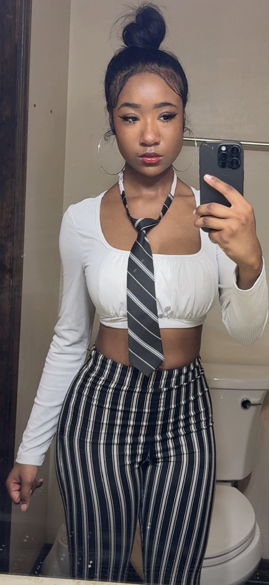 aaliyahvoodoo's tweet photo. Look at my lawyer dawg I’m going to jail https://t.co/jpTpJeBkli