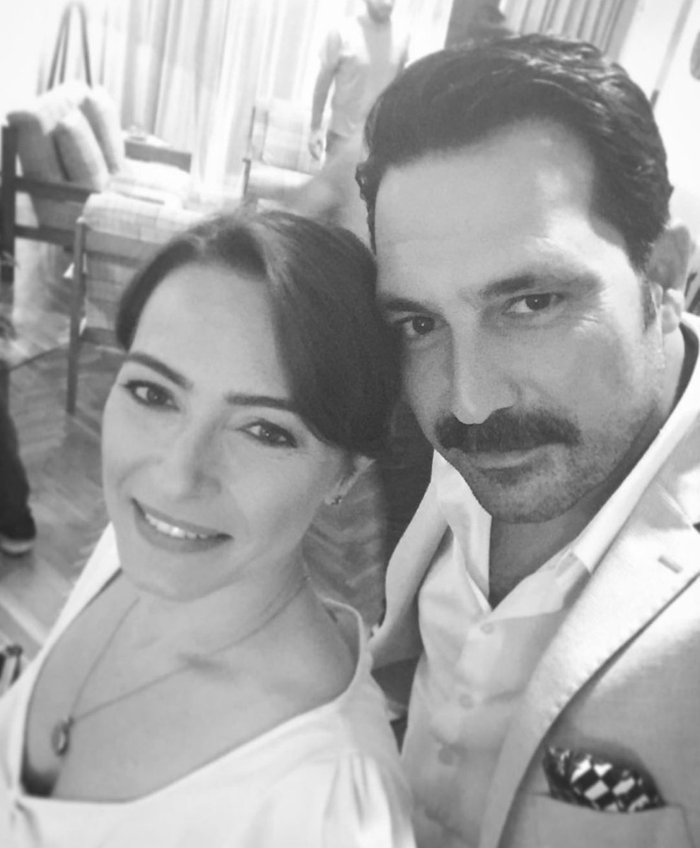AYCABNGLFN's tweet photo. Yıllar sonra gelen aynı selfie 😍 Belki birgün yeniden partner oluruz 😍
#AyçaBingöl 🧿✨
#Bülentİnal 
 #kıskanmak https://t.co/XCEoIJK48i