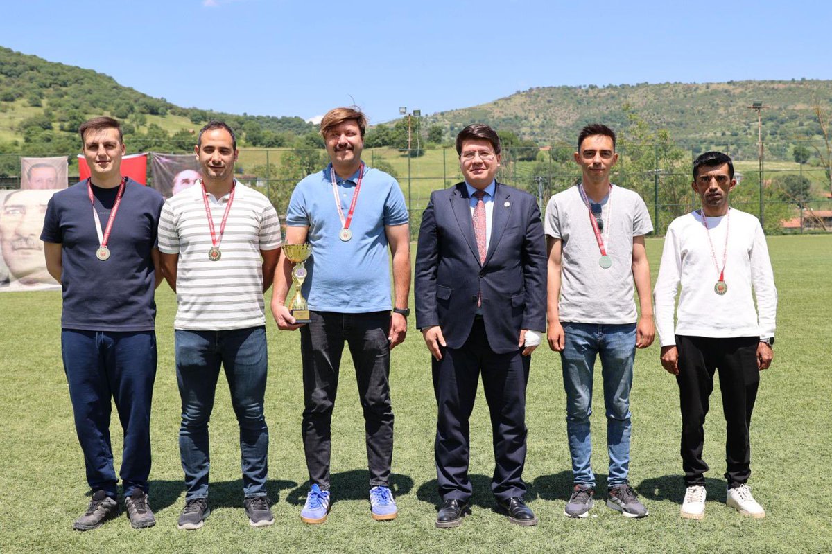 TC_Balya's tweet photo. 19 Mayıs Atatürk'ü Anma Gençlik ve Spor Bayramı Kutlamaları İlçe Stadyumunda gerçekleştirildi. https://t.co/JJrT7q2eVH