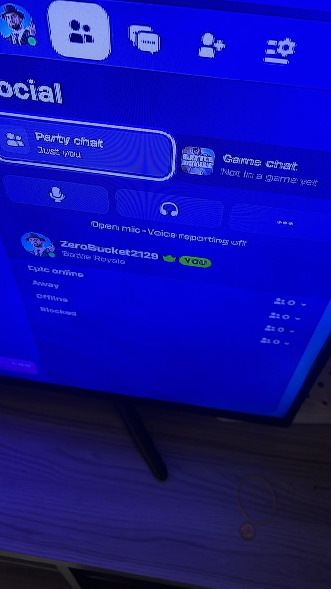 KgotsofatsoPH's tweet photo. @FortniteStatus @luxfnx I cant play a game . The game take hours load in and then i cant play https://t.co/wDKpH2byGP